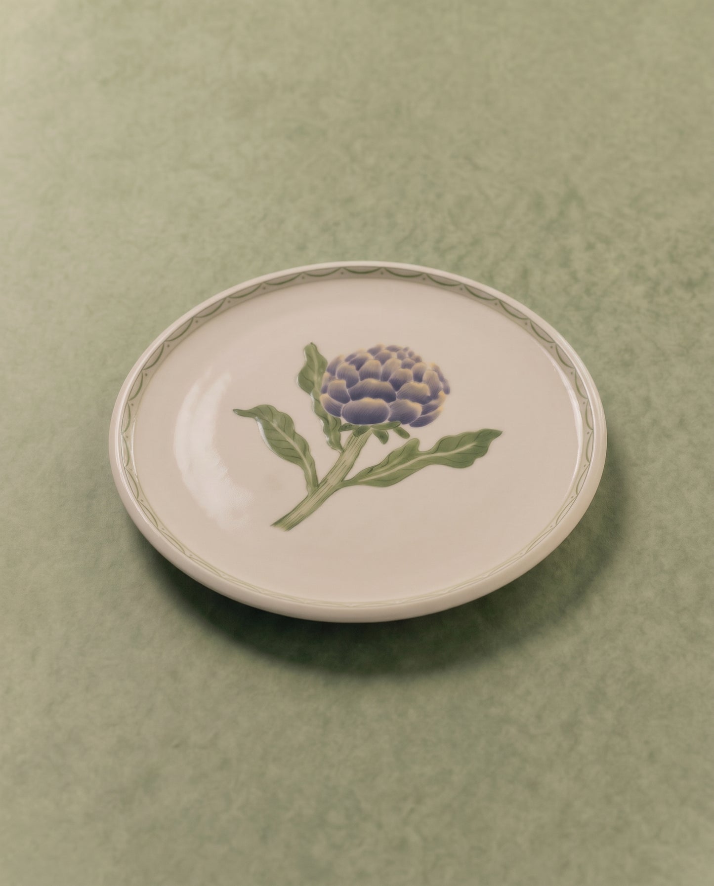 Artichoke Dinner Plate with Wave Border