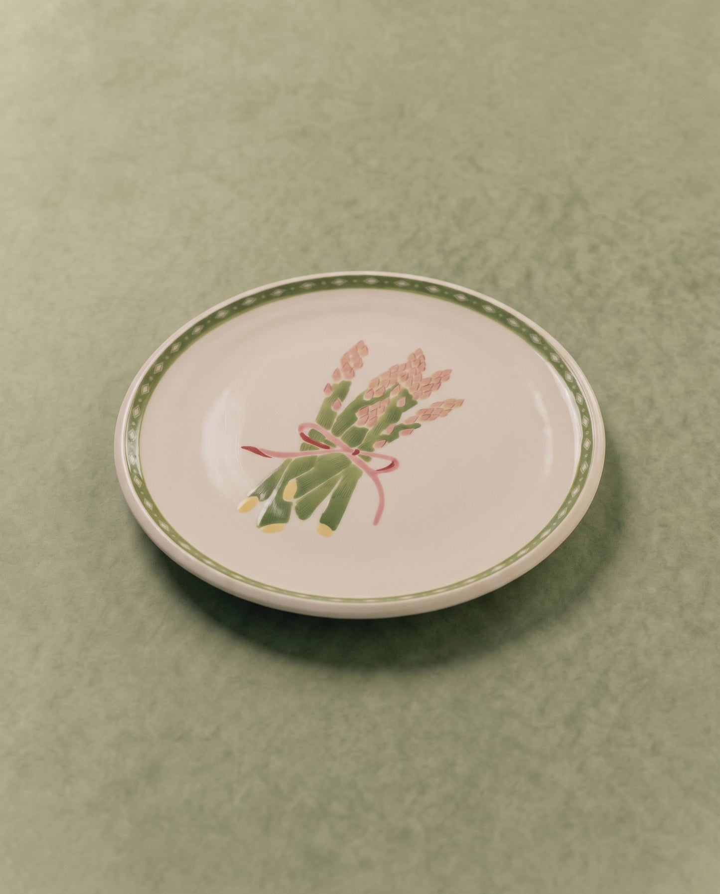 Asparagus Dinner Plate with Inverted Diamond Border