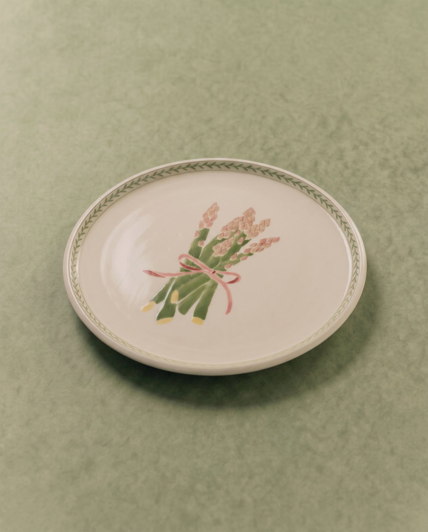 Asparagus Dinner Plate with Leaf Border