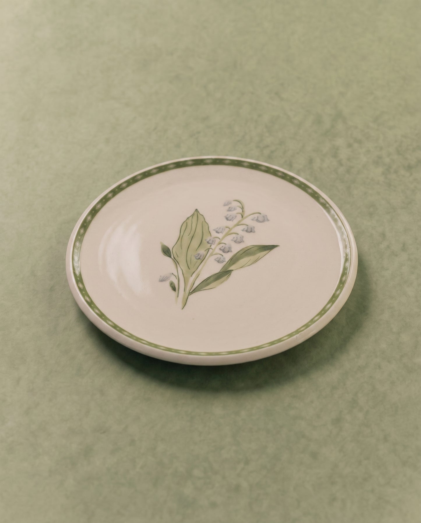 Lily of the Valley Dinner Plate with Inverted Diamond Border