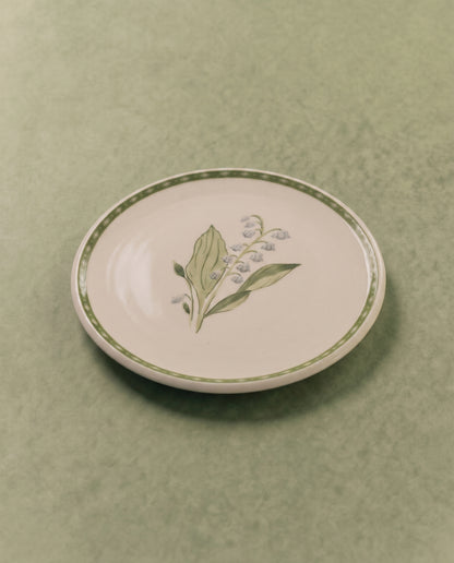 Lily of the Valley Dinner Plate with Inverted Diamond Border